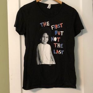 Kamala Harris campaign tee, size large